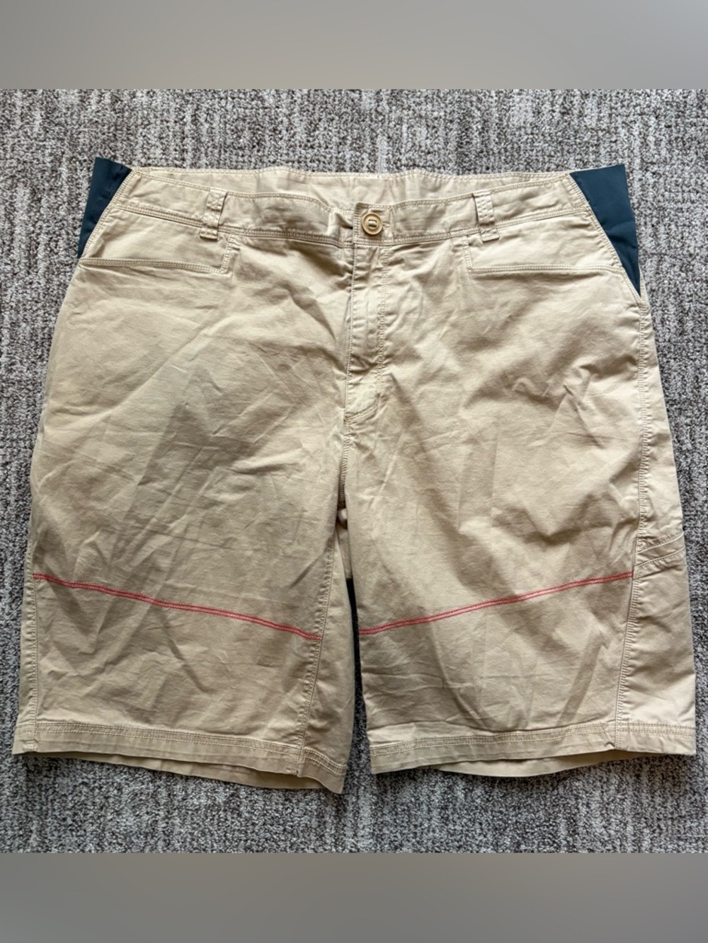 The North Face men's hiking or travel shorts size XXL, khaki